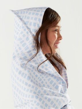 Norwex Kids Hooded Beach Towel with Drawstring Bag. Shark Design. New